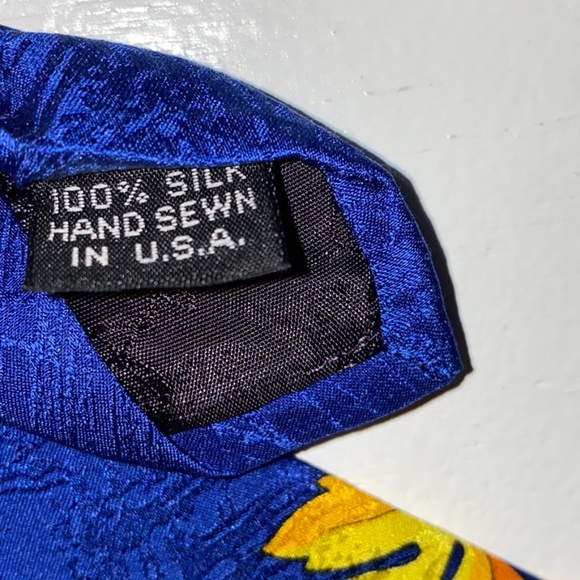 Rush Limbaugh Silk Bold Colorful Print No Boundaries Tie 56”L x 3.5 W. - Picture 6 of 6